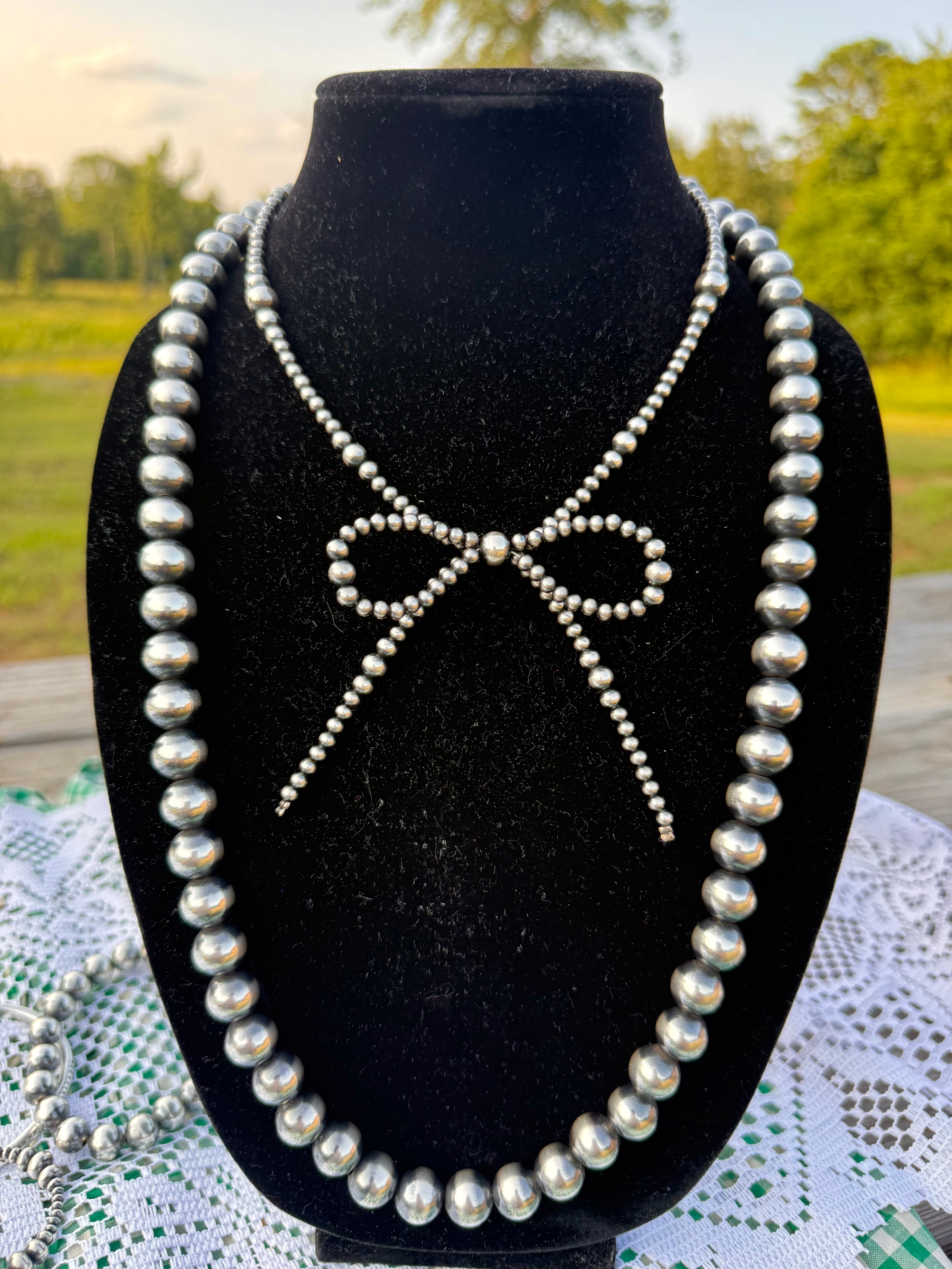 Bow Necklace